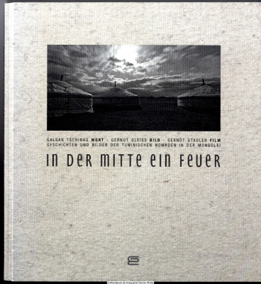 In der Mitte ein Feuer : Geschichten und Bilder der tuwinischen Nomaden in der Mongolei